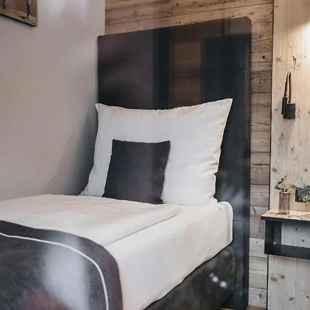 Tyrol Hotel